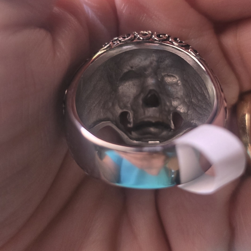 Skull Ring - Picture 3 of 6